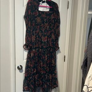 Chic Floral Maxi Dress in Black and Red